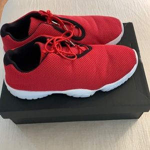 Jordan Future Low University Red